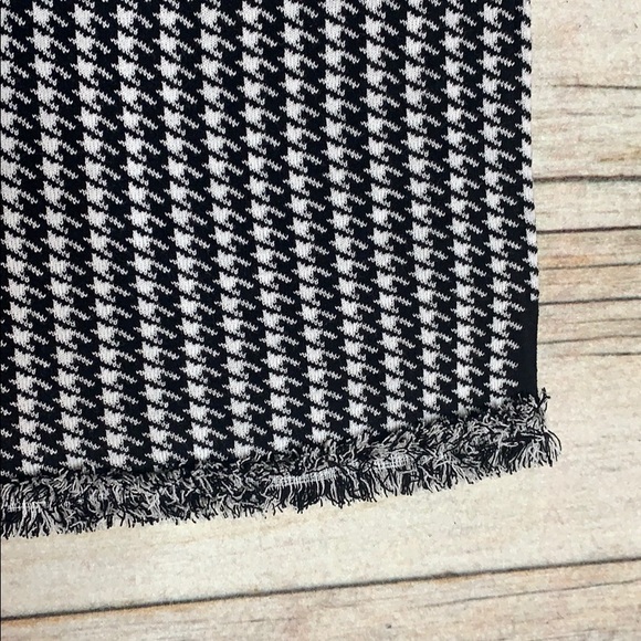 Ann Taylor ladies houndstooth year round sweater - Picture 3 of 4